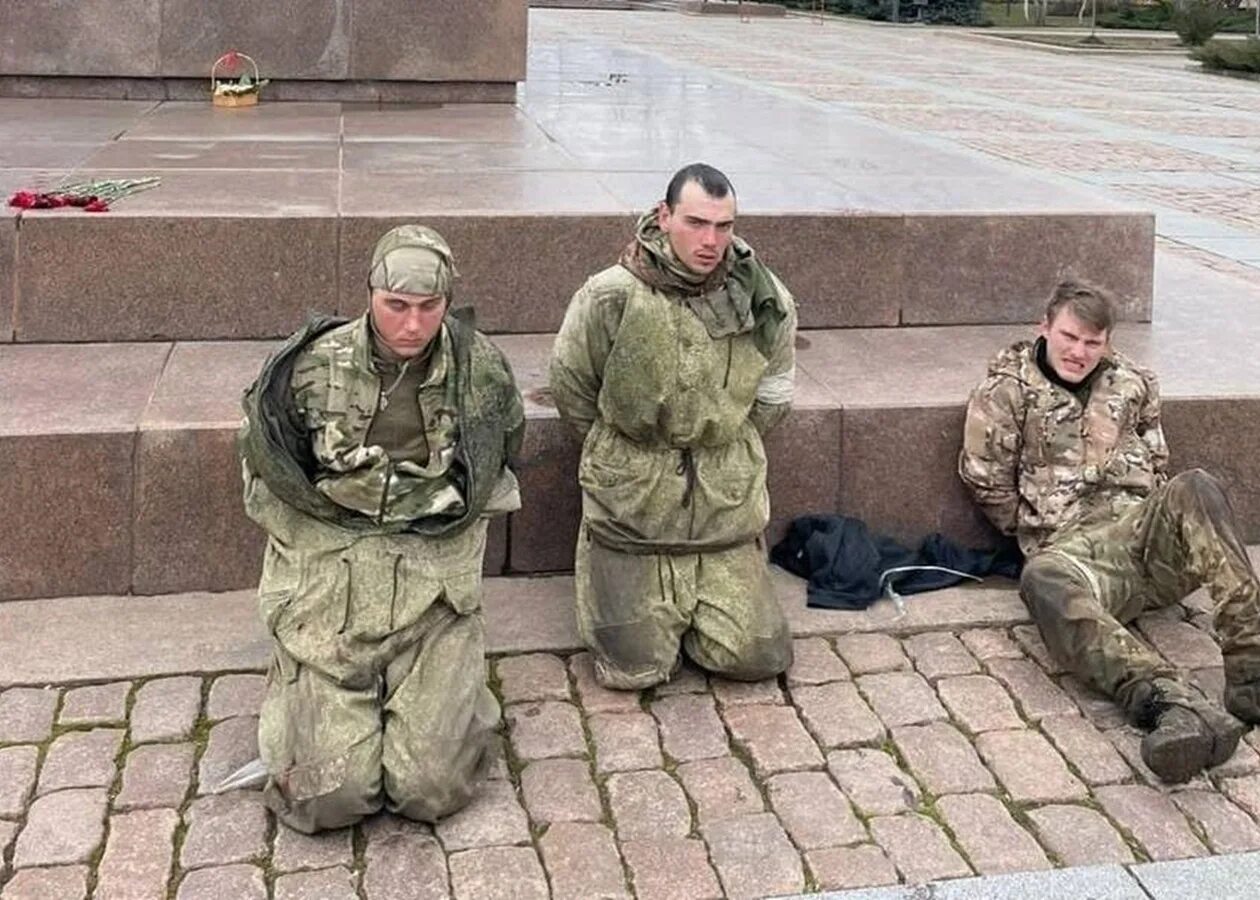Поенные российские военные. Пленные российские солдаты в 2014. Пленные русские солдаты на Украине 2022. Пленные российские военные.