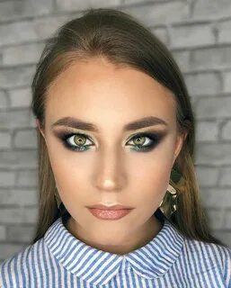 Глаза подчеркнуты