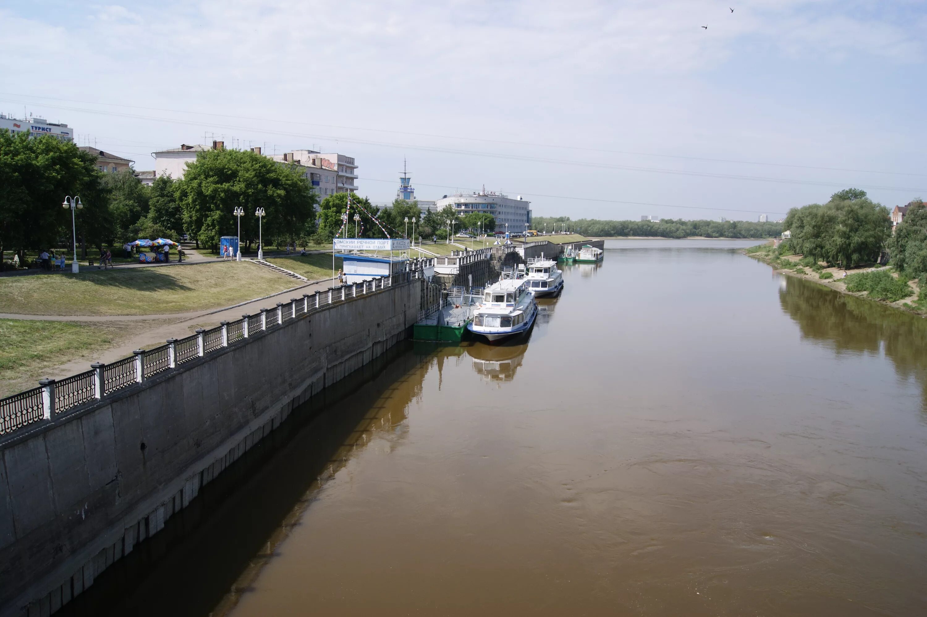 Река в омске. Река Омь в Омске. Набережная реки Омь. Тобольск набережная Иртыша. Набережная Оми Омск.