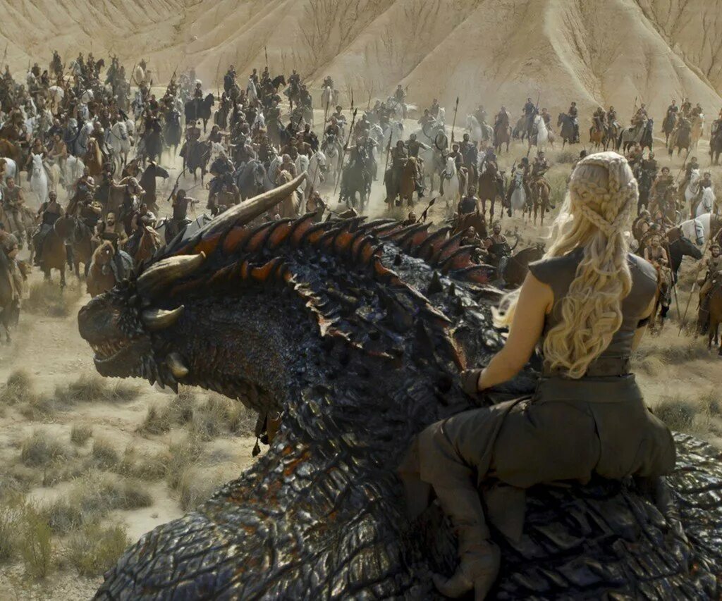 Дейенерис таргариен и дрогон. Дейнерис с тремя драконами кадры из фильма. Дейенерис таргариен с драконами. Как звали драконов в игре престолов. Дейнерис с драконами кадры.