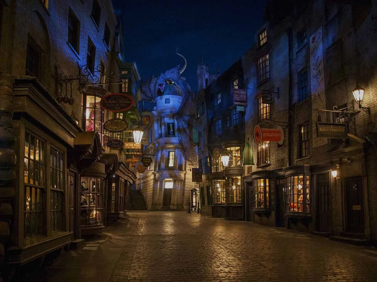 Diagon alley. Переулки лондона. Косой переулок санкт-петербург магазин. Diagon alley. Косой переулок в питере.