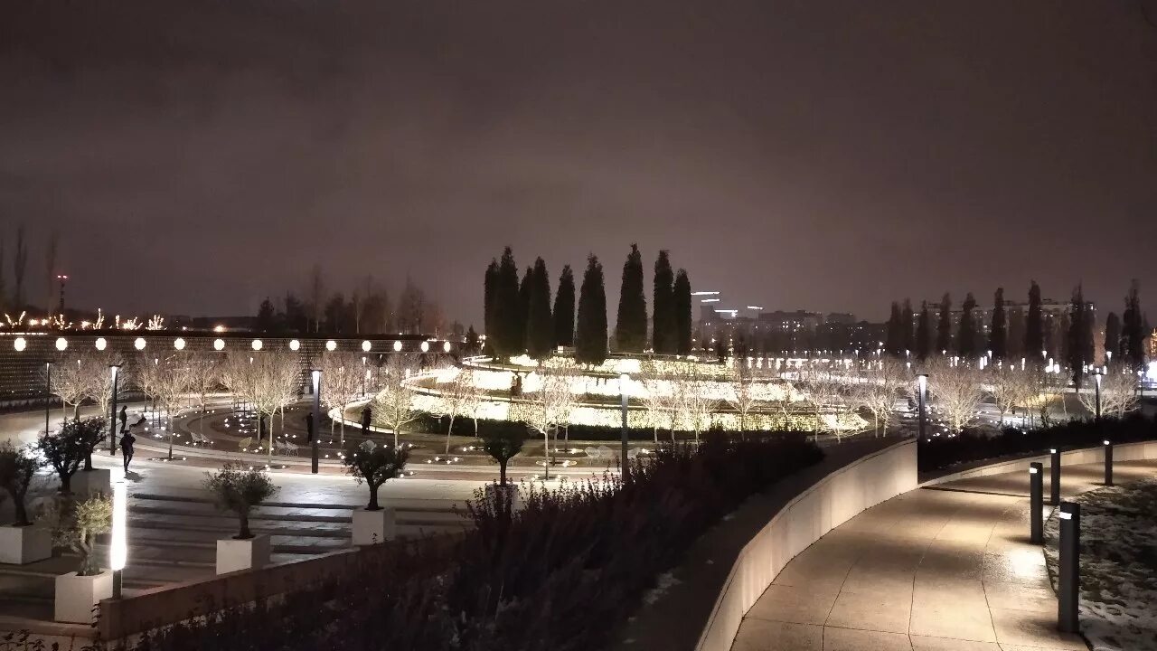 Расписание парка галицкого. Ночной парк Галицкого в Краснодаре зимой. Парк Галицкого в Краснодаре 2022. Парк Галицкого в Краснодаре зимой. Парк Голицыно Краснодар.