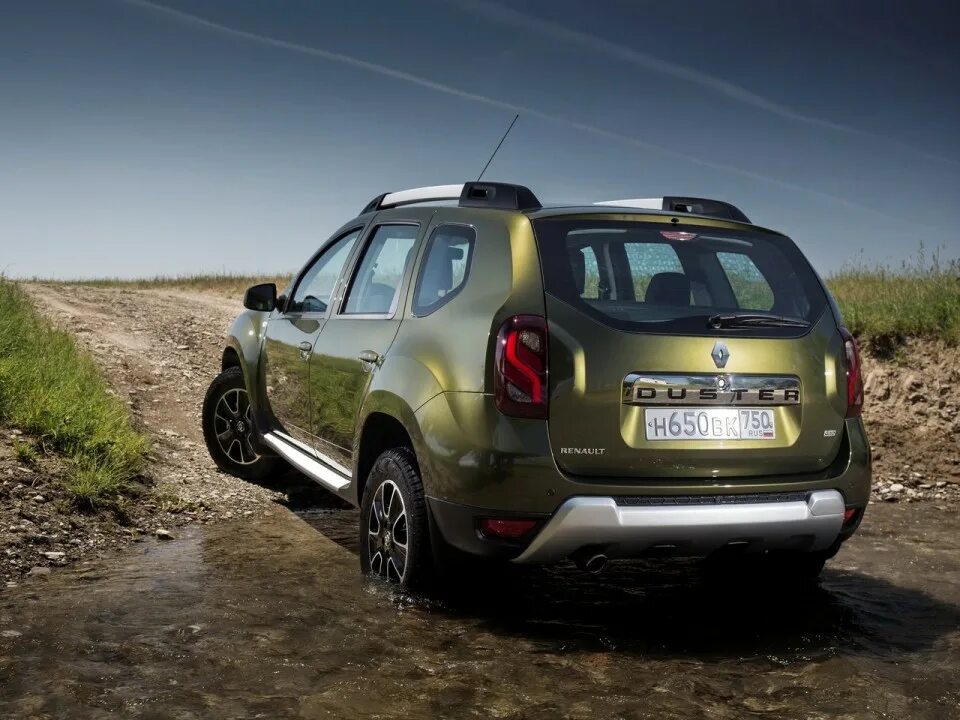 Рено дастер 2 цены. Renault Duster 2015. Рено Дастер 1. Рено Дастер 1 поколения. Renault Duster 2009.