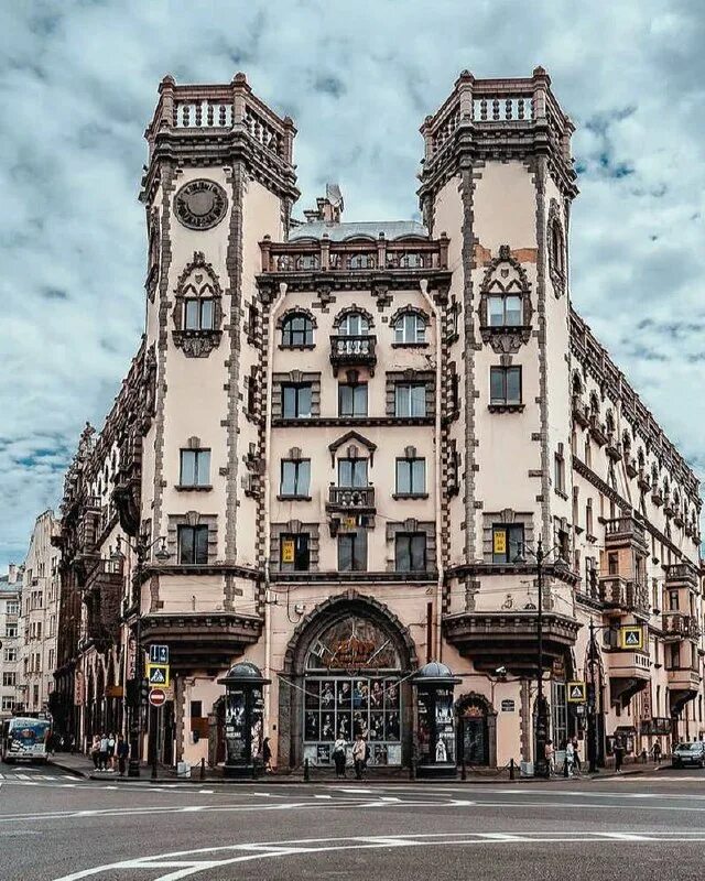 Петроградский район санкт-петербурга дом с башнями. Театр миронова питер. Доходный дом розенштейна стиль архитектуры. Театр миронова на петроградке. Театр андрея миронова.