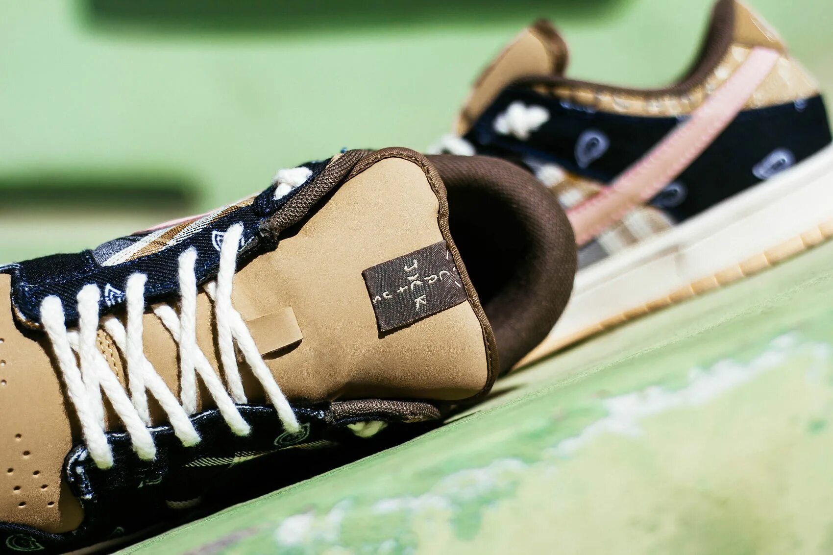 Трэвисы найки данки. Nike sb dunk travis scott. кроссовки найк трэвис скотт данки. nike sb dunk low travis scott. кроссовки nike dunk sb travis scott.