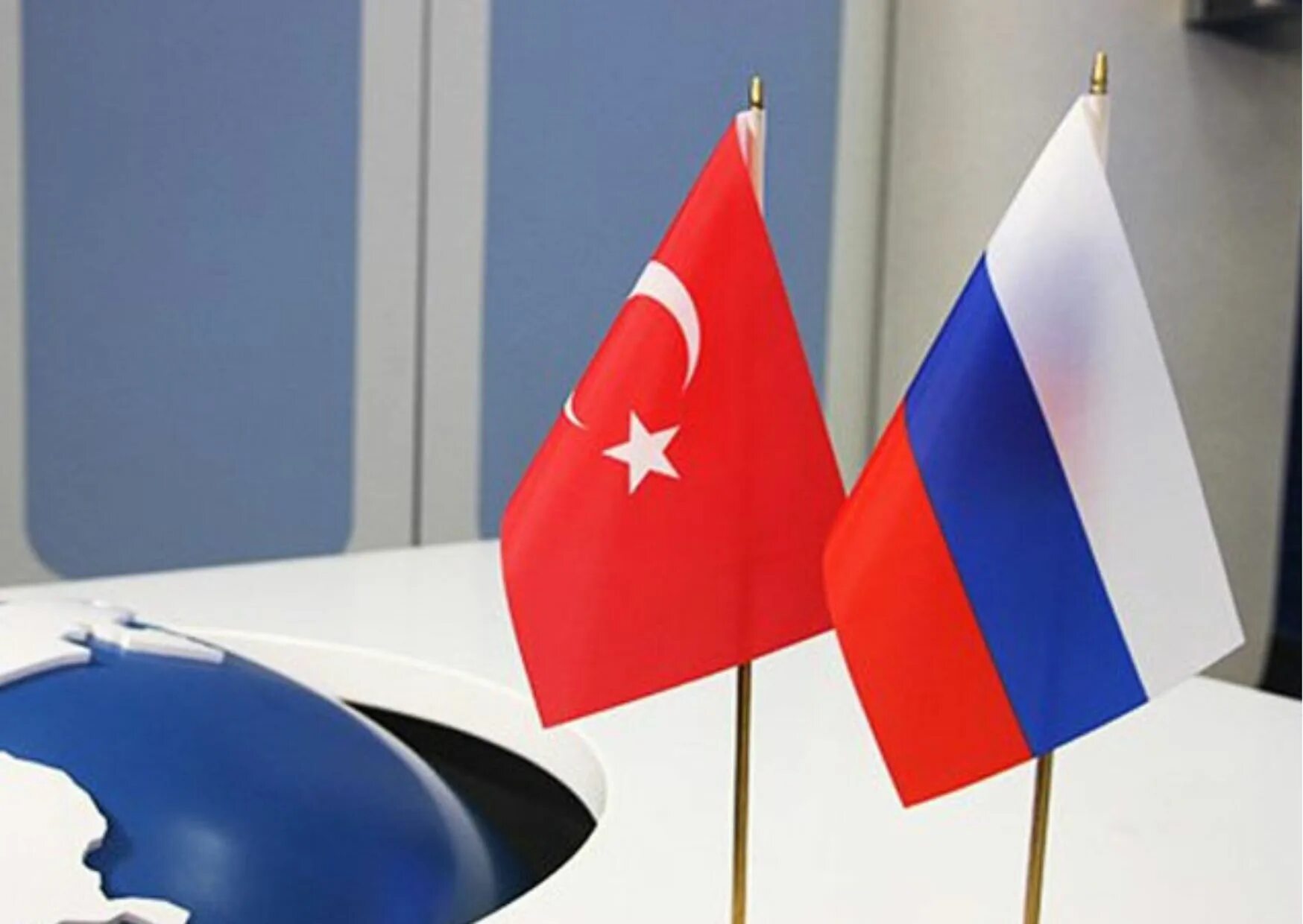 Russian turkey. Флаг России и Турции. Российско турецкий флаг. РФ Турция флаги. Российско-турецкие отношения.