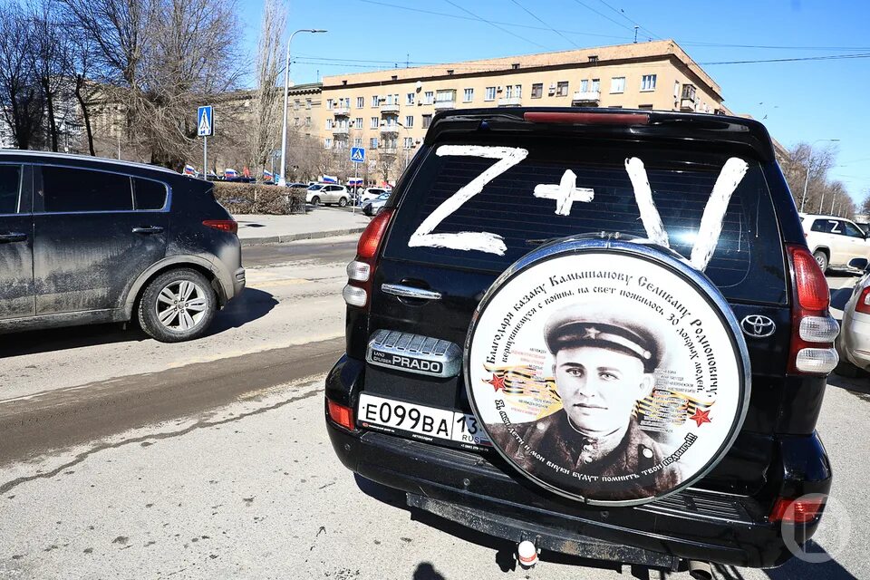 Машина не бросит. Брошенные машины в питере. Воркута брошенные машины. Заброшенная машина во дворе. Машина не бросит.