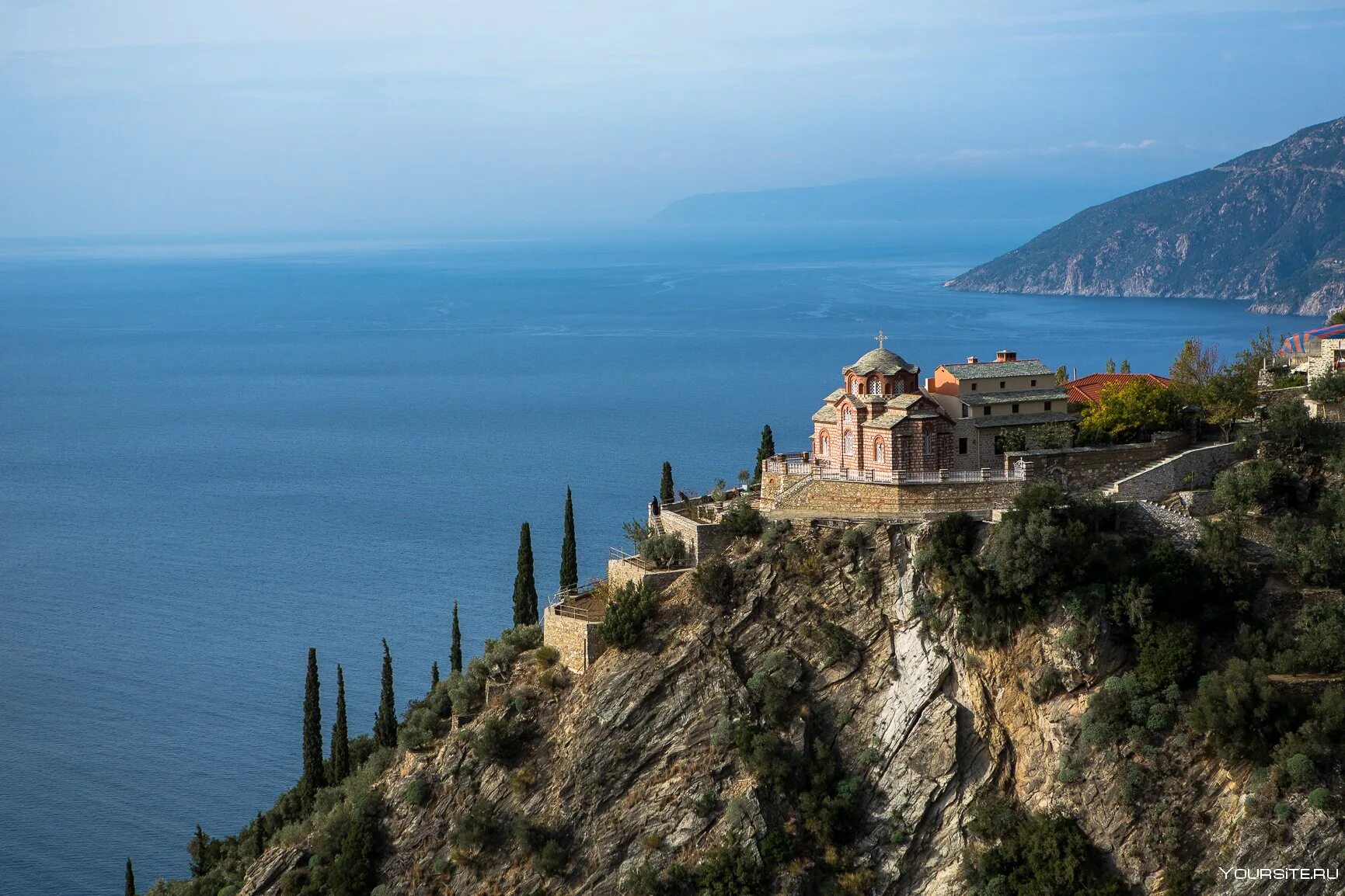 Монастырь на святой горе. Святая гора афон греция. Монастырь на святой горе. Афон греция монастырь ватопед. Гора афон монастырь.