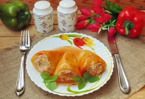 Перцы с куриным фаршем и рисом