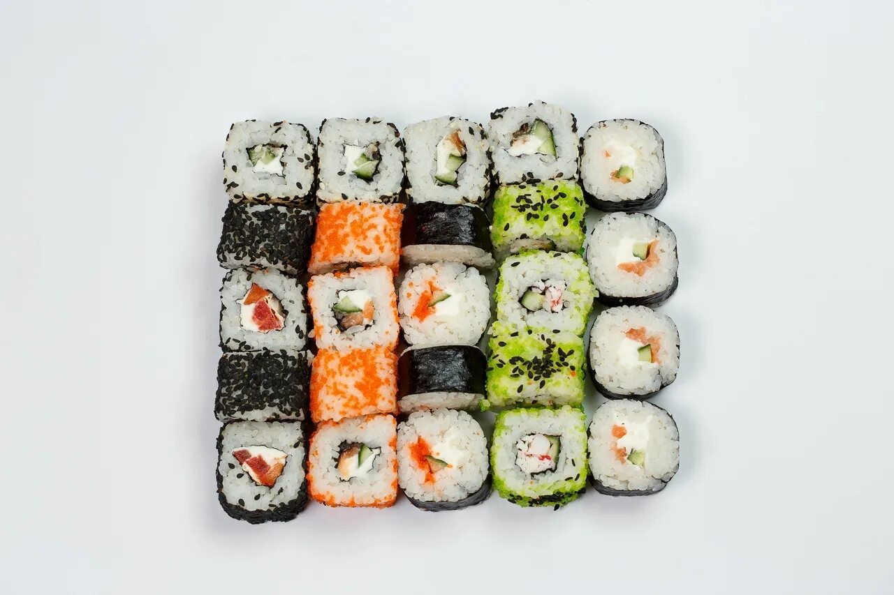 Ммм сяки маки кот. Роллы бердск. Суши линево. Сакура суши бердск. Сет сакура суши.
