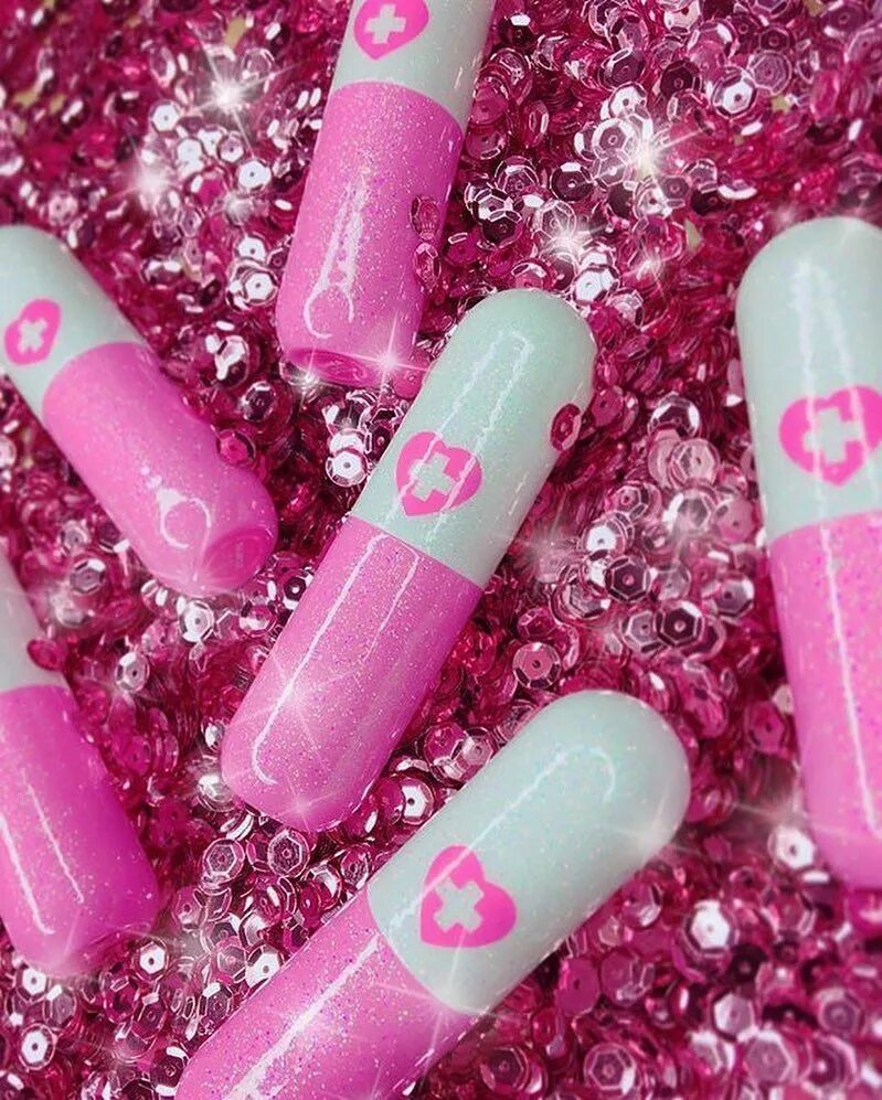 Кровь розовая почему. Эстетика розового. Розовые пилюли. Розовые таблетки. Розовые таблетки Эстетика.