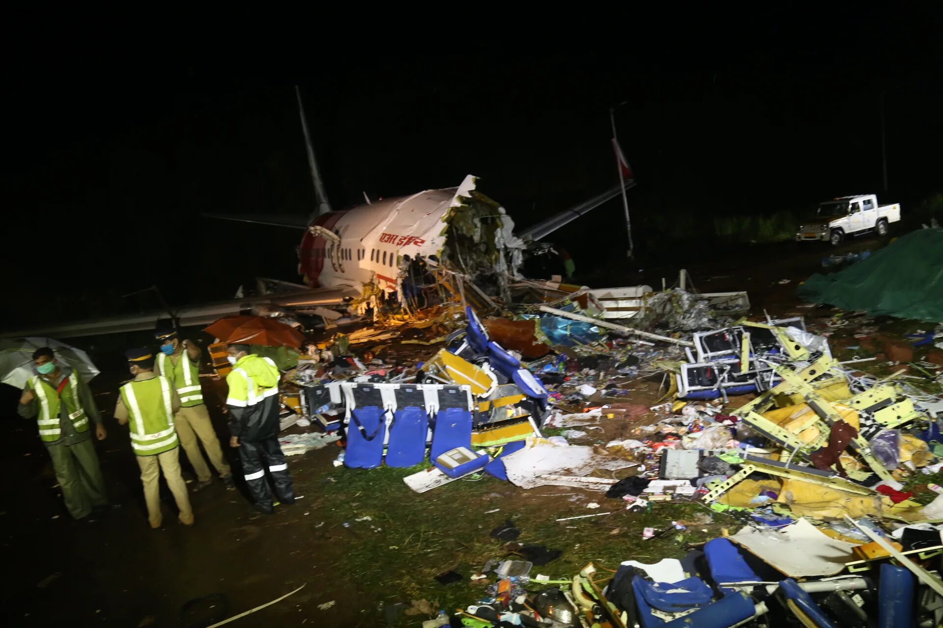 Пассажир разбившегося самолета. Разбился самолет с пассажирами. Разбился пассажирский самолет. Кадры разбитого самолета.