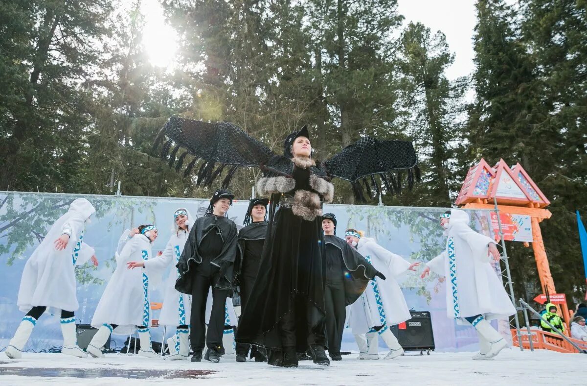 Ханты и манси вороний праздник. Вороний день праздник у народов севера. Вурна хатл вороний день. Ханты-мансийский автономный округ танцы ханты и манси. Ханты и манси вороний день.