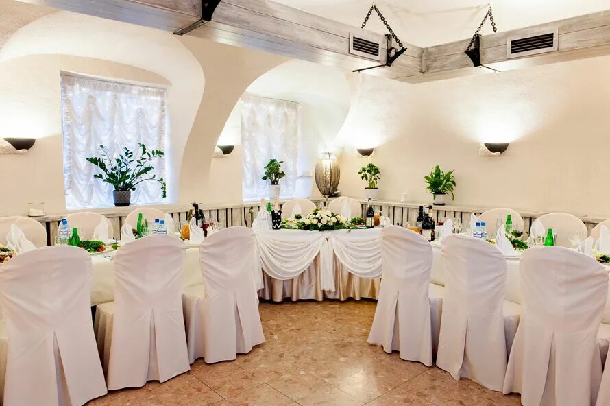 Салхино красногорск. Кафе дубрава новая усмань. Кафе баку сити. Расстановка столов на свадьбу. Гранелли кафе красногорск.