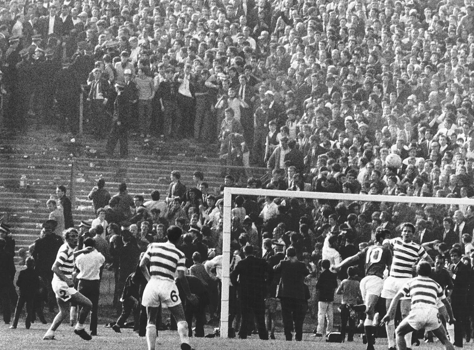 Old fans. Images Fans Glasgow Rangers 1972 года.