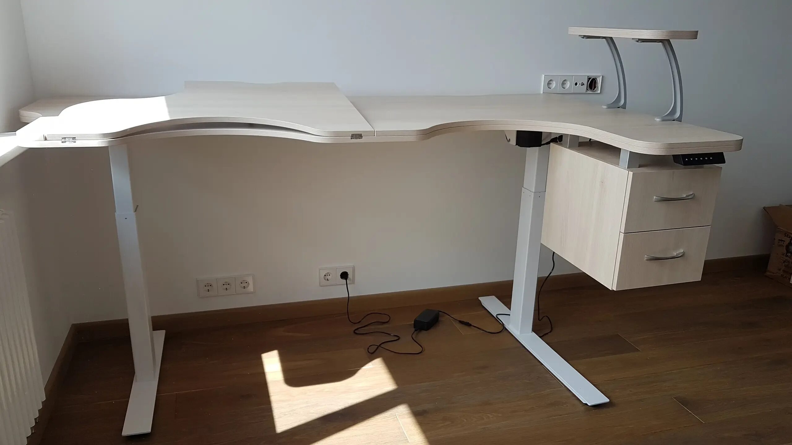 Письменный стол на металлическом каркасе. Массив карагача 1800 на 900. Столешница для стола в стиле лофт. Мебель стол по индивидуальным размерам. Изготовление столов индивидуальным размерам.