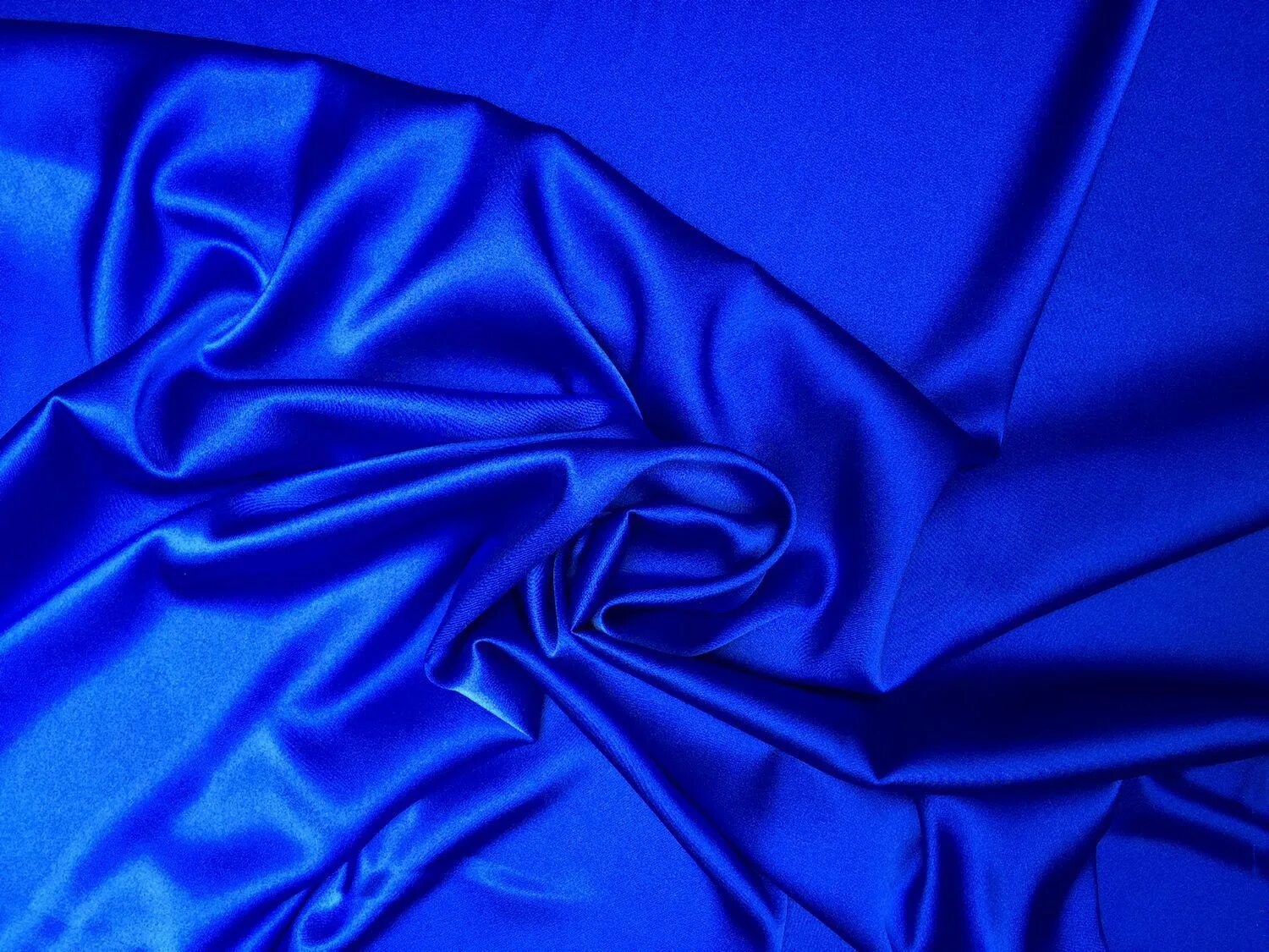 Синяя ткань. Синий шелк. Синяя шелковая ткань. Темно синяя ткань. Материя складка