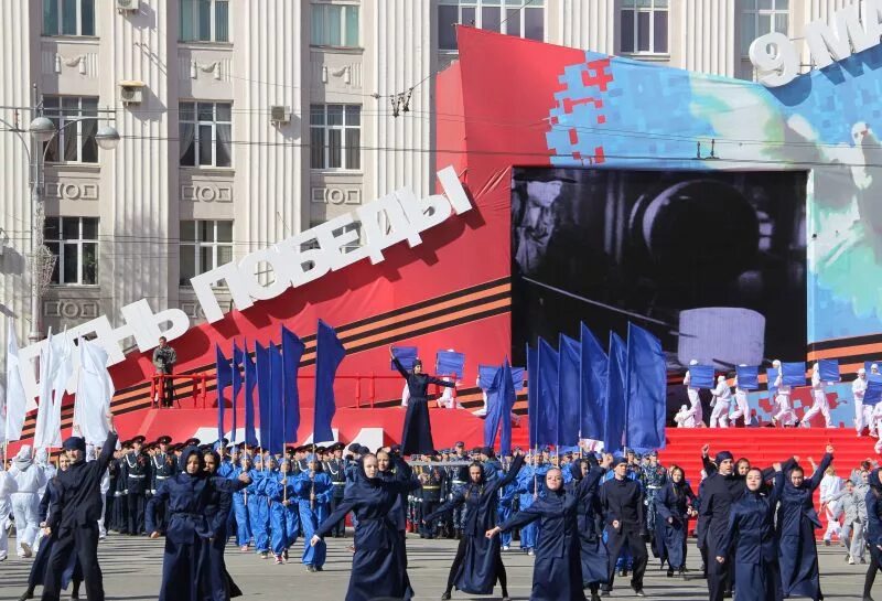 1 мая пермь. Театрализация на 9 мая на площади. Пролог 9май театрализованный. Уличная сцена 9 мая. Пролог на день Победы.