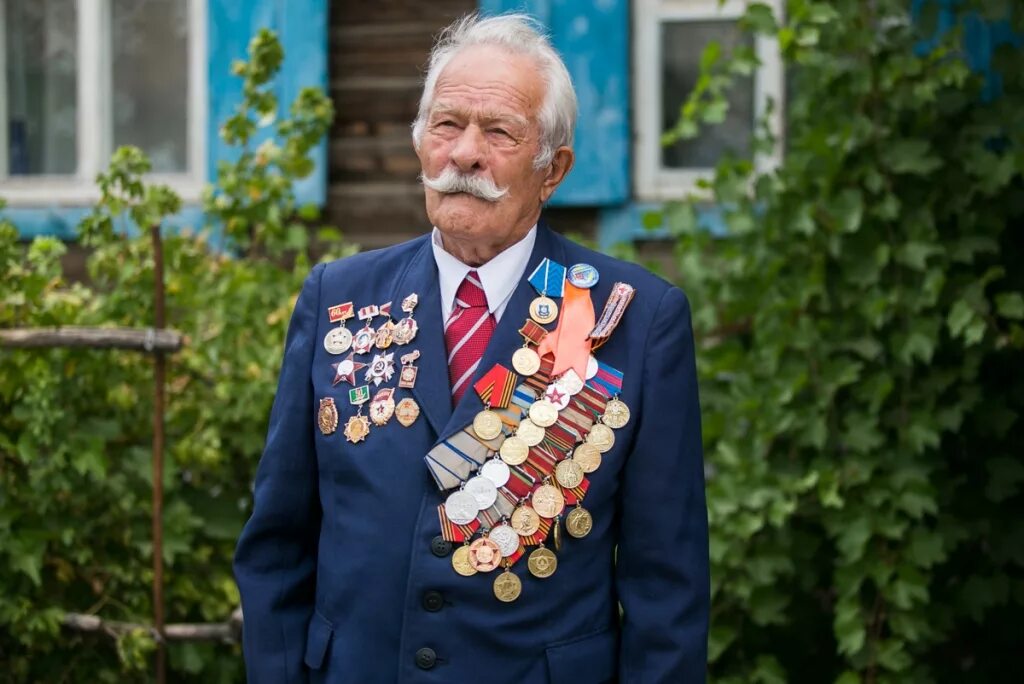 Ветераны Великой Отечественной войны. Ветераны с орденами. Дедушка ветер. Ветеран с орденами и медалями.