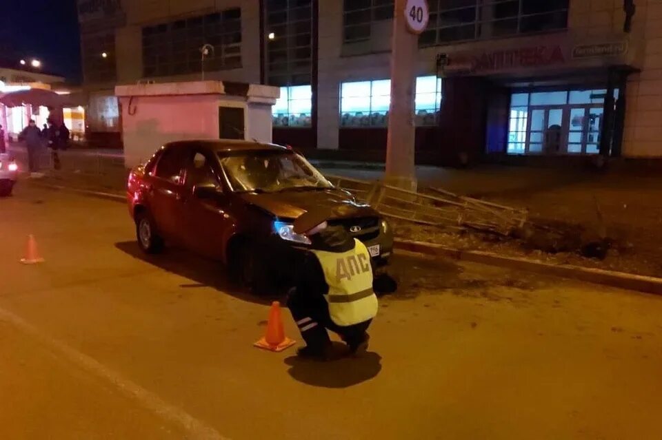 В нижнем тагиле танк врезался в машину. В нижнем тагиле танк врезался в машину