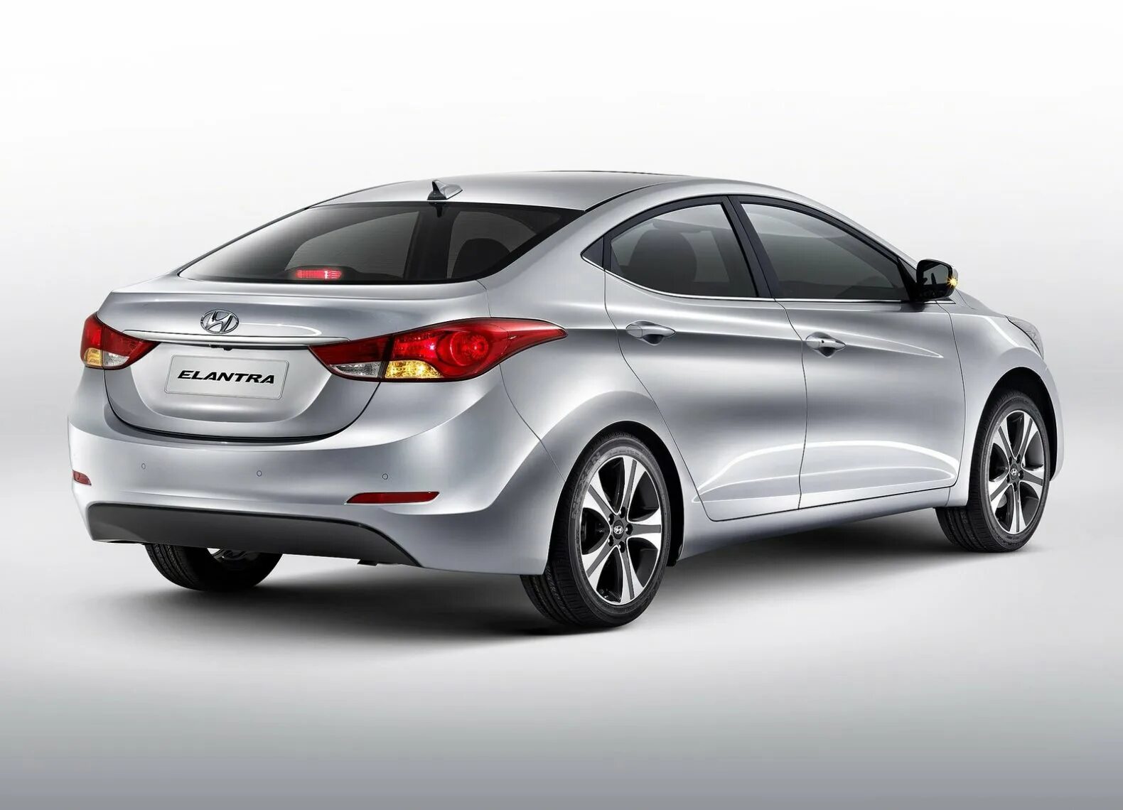 Hyundai elantra китай. Hyundai elantra langdong 2015. hyundai elantra langdong 2014. hyundai elantra (md)2010-2016 седан. хендай элантра 2013 года.