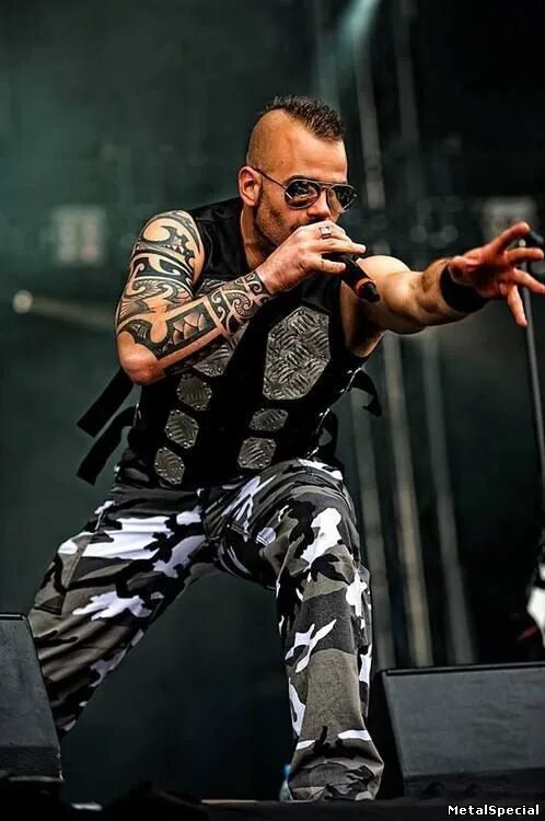 Солист группы sabaton. Sabaton участники. Sabaton 2022. Father sabaton. Sabaton 2001.