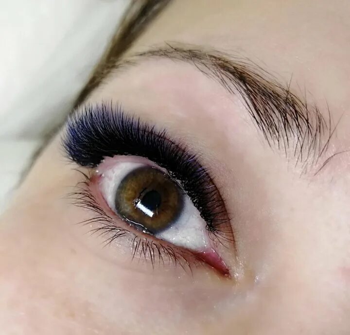 синие ресницы нарощенные. нарощенные ресницы омбре. ресницы л изгиб с цветными вставками. ресницы с цветным напылением на кончиках. наращивание ресниц омбре 3d.