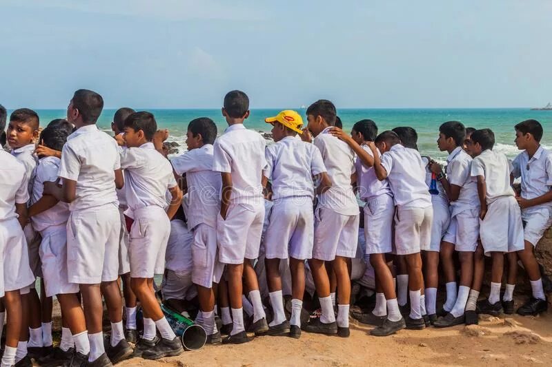 Школьная форма Шри Ланка. Школа в Галле Шри Ланка. Школьная форма детей на Шри Ланке.. Форма в Шри Ланке. Форма шри