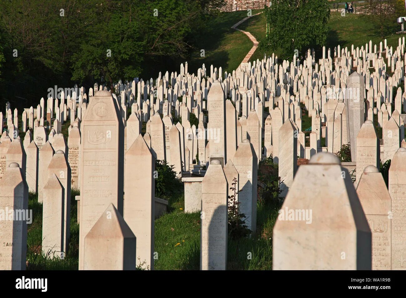 Можно ли посещать кладбище в исламе. Сараево Босния и Герцеговина кладбище. Мусульманское кладбище. Арабское кладбище. Могилы на мусульманском кладбище.