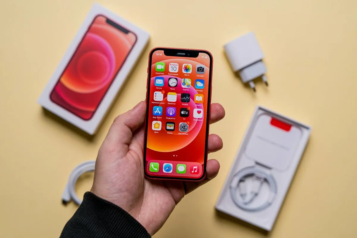 Iphone 12 обзор. Apple 12 pro mini. iphone 12 mini red. iphone 12 mini и iphone 12. iphone 13 mini red.