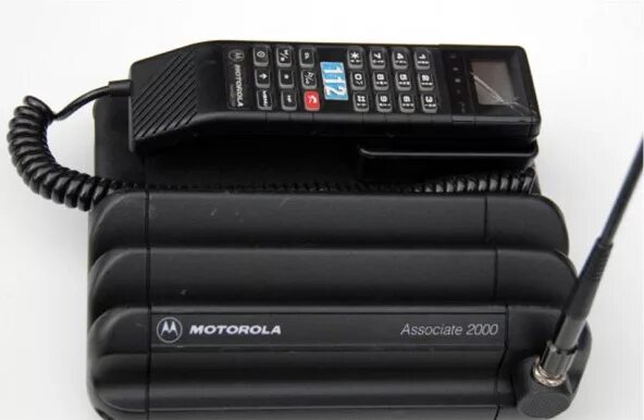 Motorola сотовый 2000. Motorola Associate 2000. Моторола ассистент 2000. Motorola 1990.