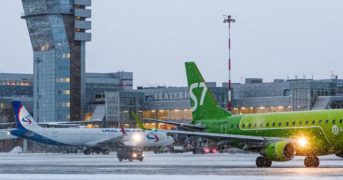 Екатеринбург челябинск самолет. ЕКБ аэропорт Кольцово. Екатеринбург Кольцово самолёты. . Крупный Международный аэропорт в Екатеринбурге — Кольцово.. Картинки аэропорт Кольцово Екатеринбург.