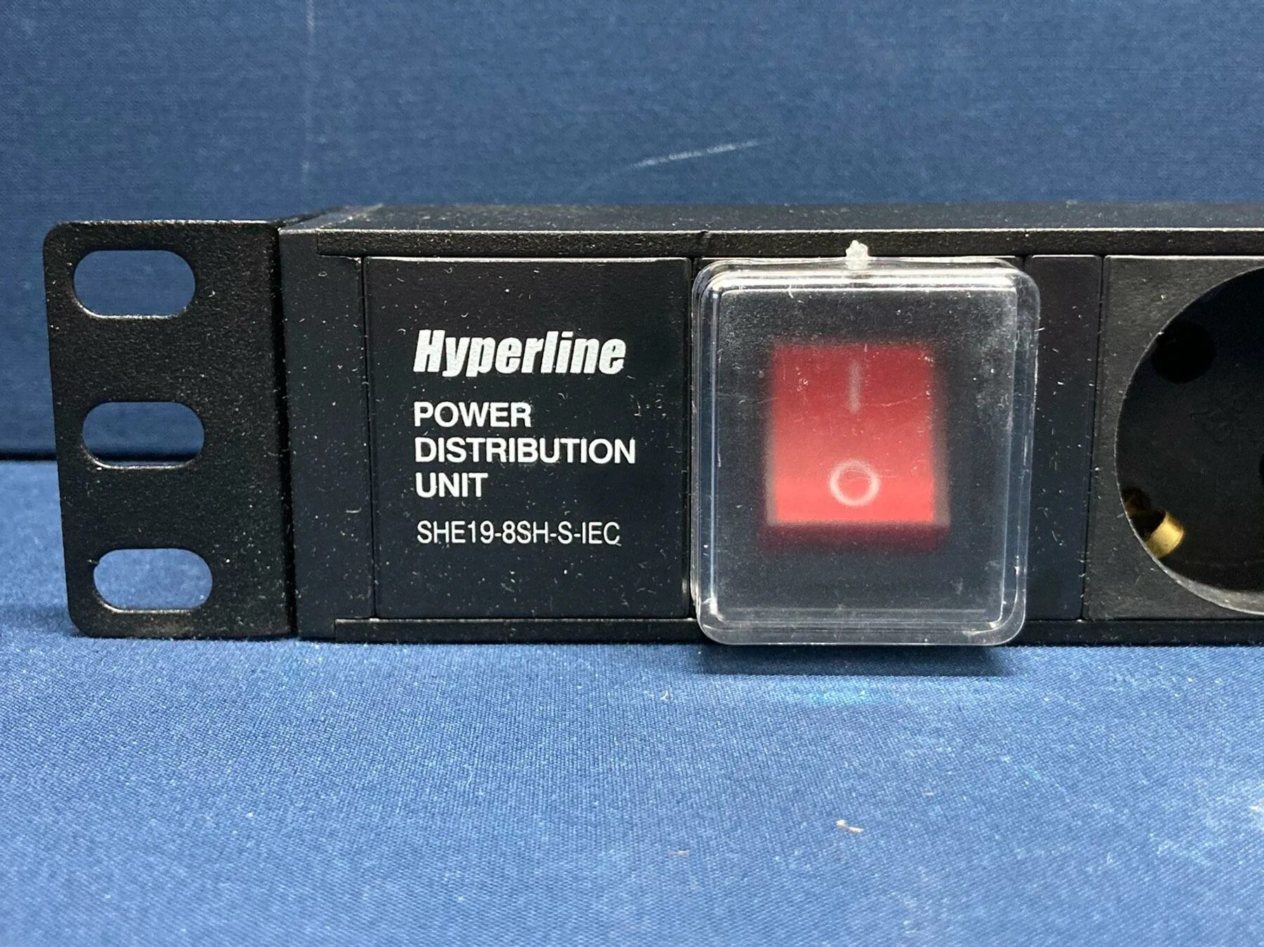Hyperline she19 8sh s iec. Sht19-8sh-s-iec. sht19 8sh s iec блок розеток для 19 шкафов. hyperline she19-8sh-s-iec 8шт, 1u, 19&quot;,. hyperline sht19-8sh-s-iec.