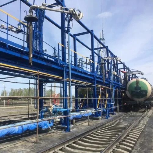 Сливо наливная эстакада нефтепродуктов. Сливо-наливная эстакада жд. Сливно наливная эстакада. Железнодорожная эстакада налива нефтепродуктов. Сливно наливная эстакада.