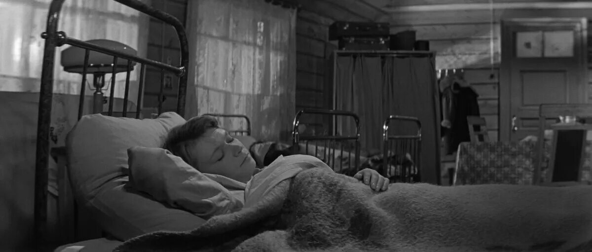 Дрыхнут девчата. Девчата фильм gif. Девчата румянцева тося. Девчата фильм 1961 тося. Девчата финал.