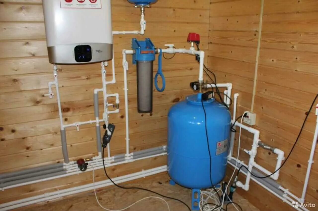 Водоснабжение частного от скважины. Водопровод на даче. Водоснабжение в доме из скважины. Система водоснабжения на даче. Водопровод на даче из скважины.
