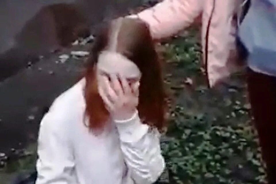 Принуждение молодой девочки