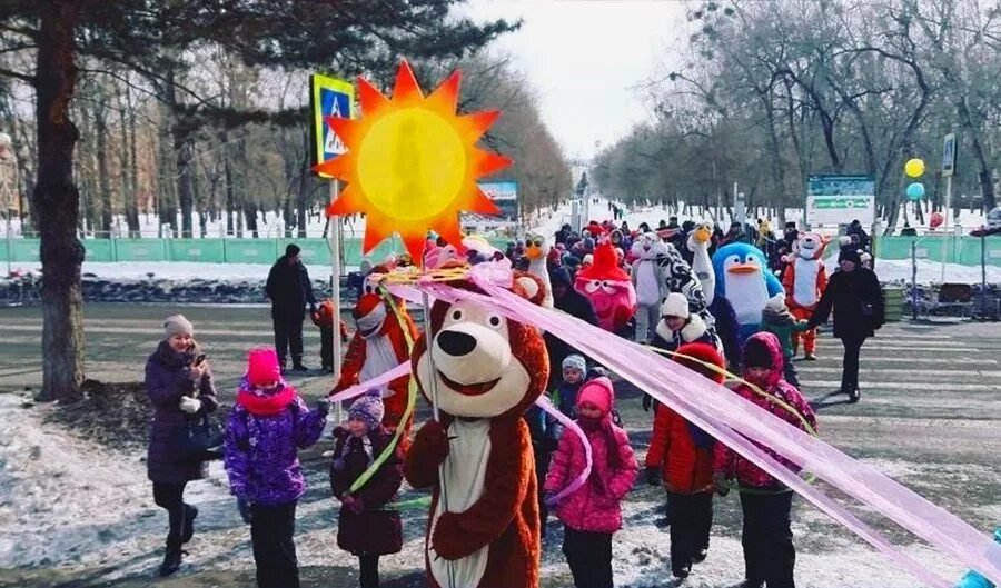 шествие организации. праздник в арсеньеве. когда в арсеньеве отмечают день города. день города арсеньев. город арсеньев.