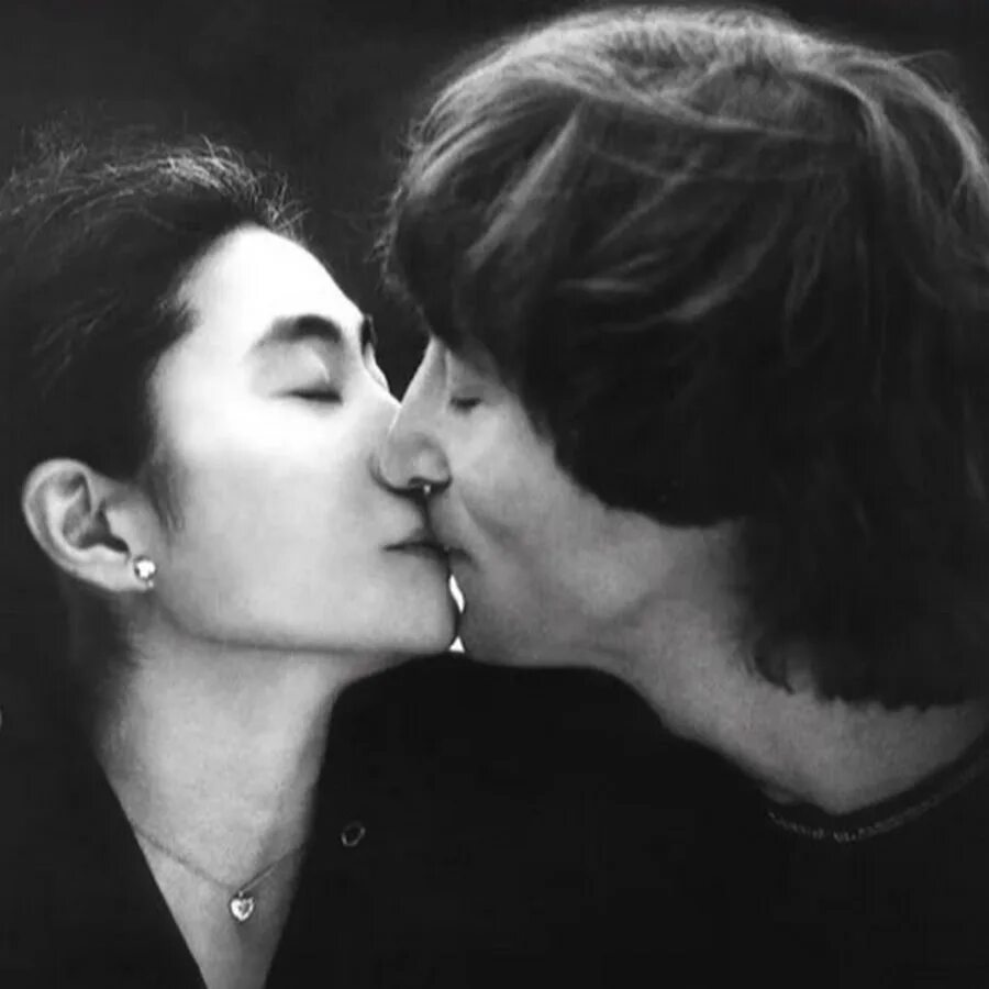 Double Fantasy Йоко оно. John Lennon Double Fantasy. John Lennon Kiss Yoko Ono. John Lennon Double Fantasy 1980.