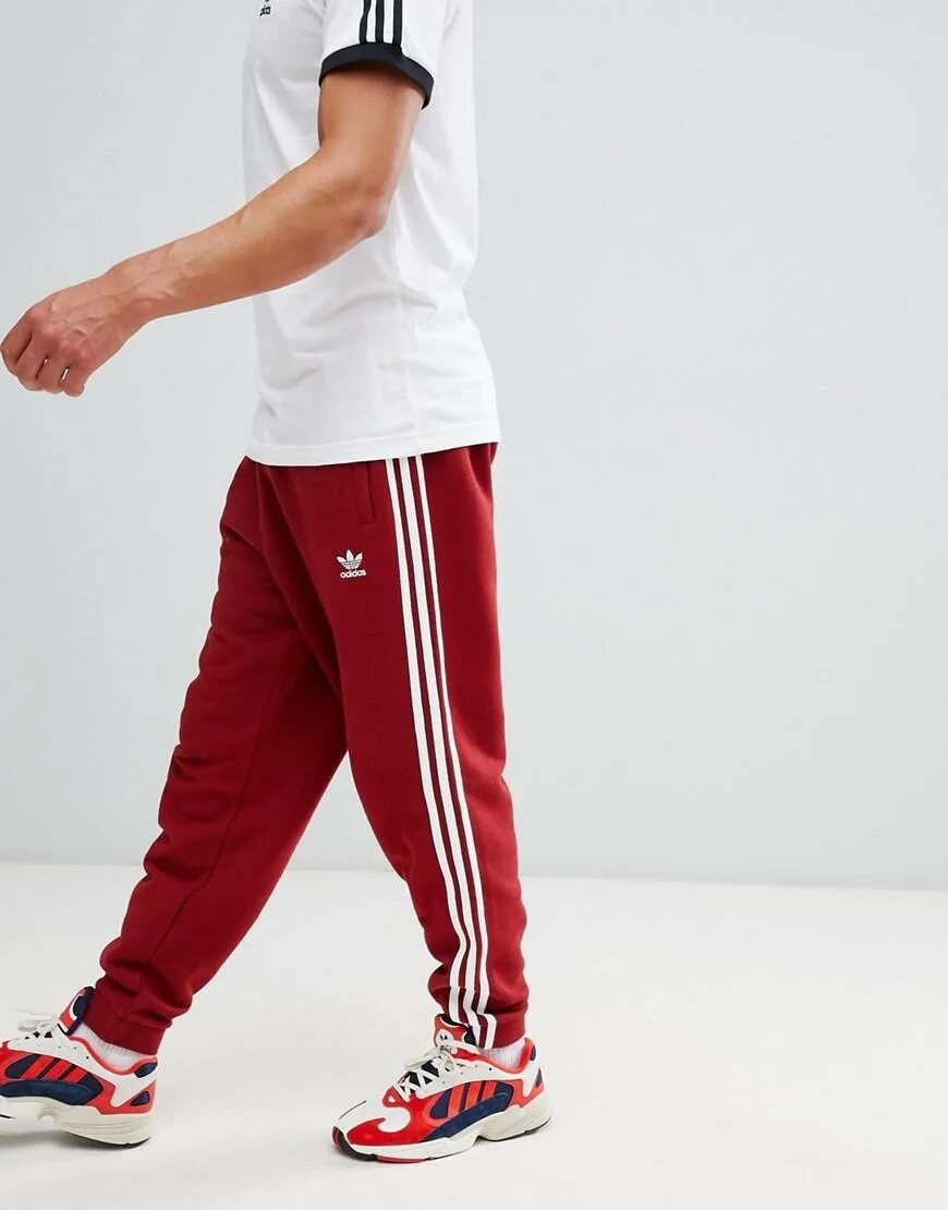 Брюки adidas Originals adicolor. Adidas Originals adicolor штаны. Красные джоггеры адидас. Штаны adidas Originals красные.