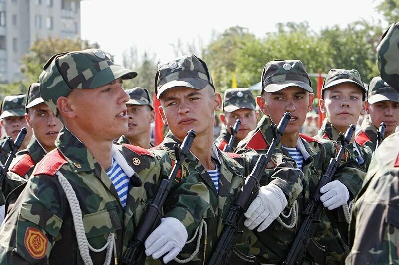 Снял парад. Военный парад ПМР. Солдат РПК ПМР на параде. Парад ПМР 2018 9 мая. Парад Приднестровье спецназ.