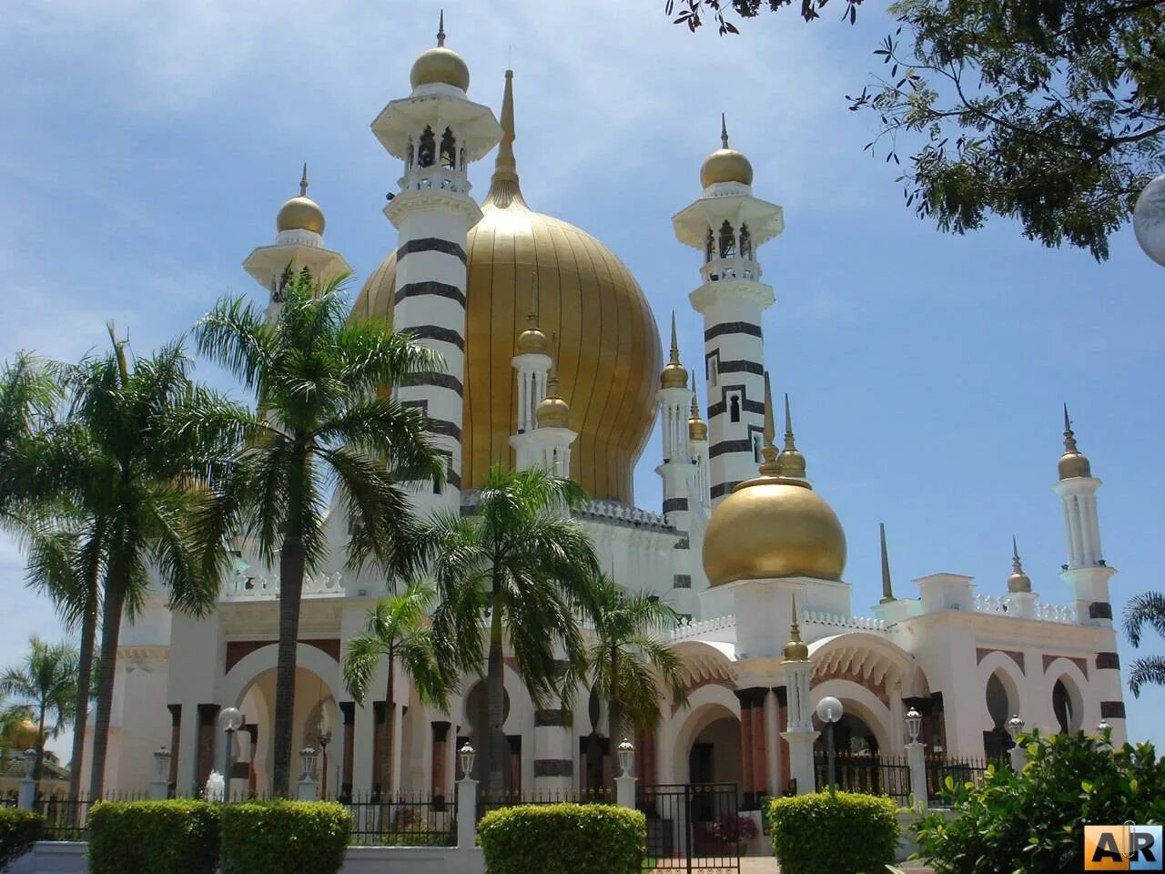 популярные мечети. арабские эмираты тадж махал. постер а3 абу-даби мечеть. мечеть султана кабуса оман. мечети мира золотая коллекция.