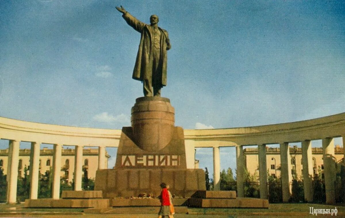 Как называется площадь ленина. Площадь ленина волгоград. площадь ленина сталинград. площадь имени ленина волгоград. площадь ленина волгоград центральный район.