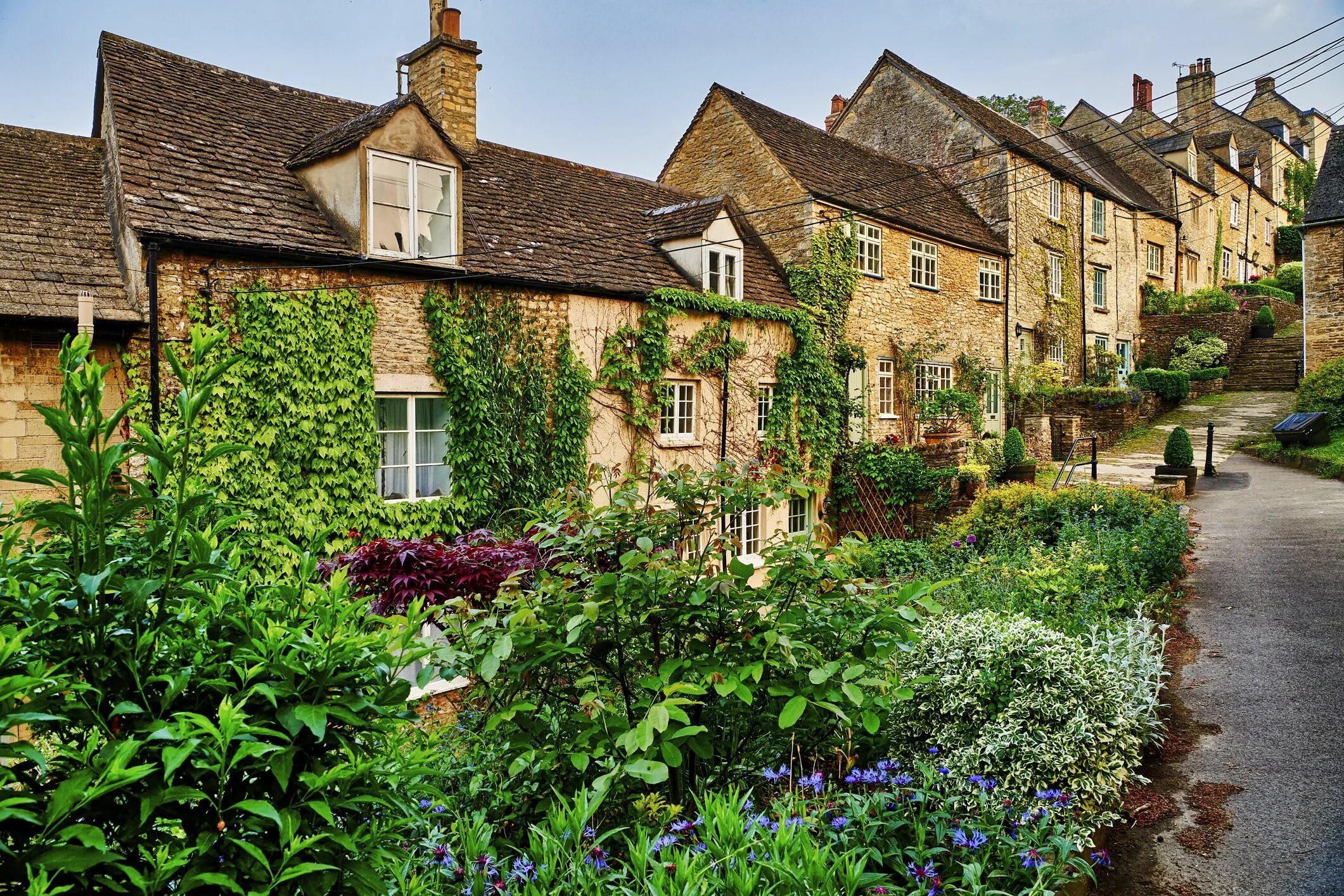 Villages england. Котсуолдс Англия. Графство Глостершир, Бибери. Котсуолд Хилс Англия. Глостершир Англия.