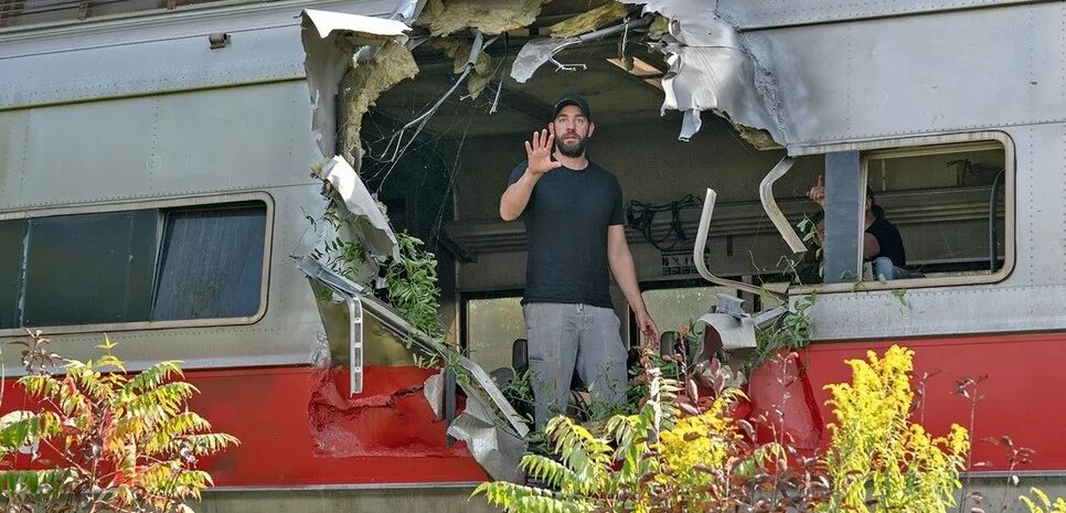 Фильм тихое место 2. Джон красинский тихое место. Тихое место фильм. Тихое место (джон красински, 2018). Тихое место (джон красински, 2018).