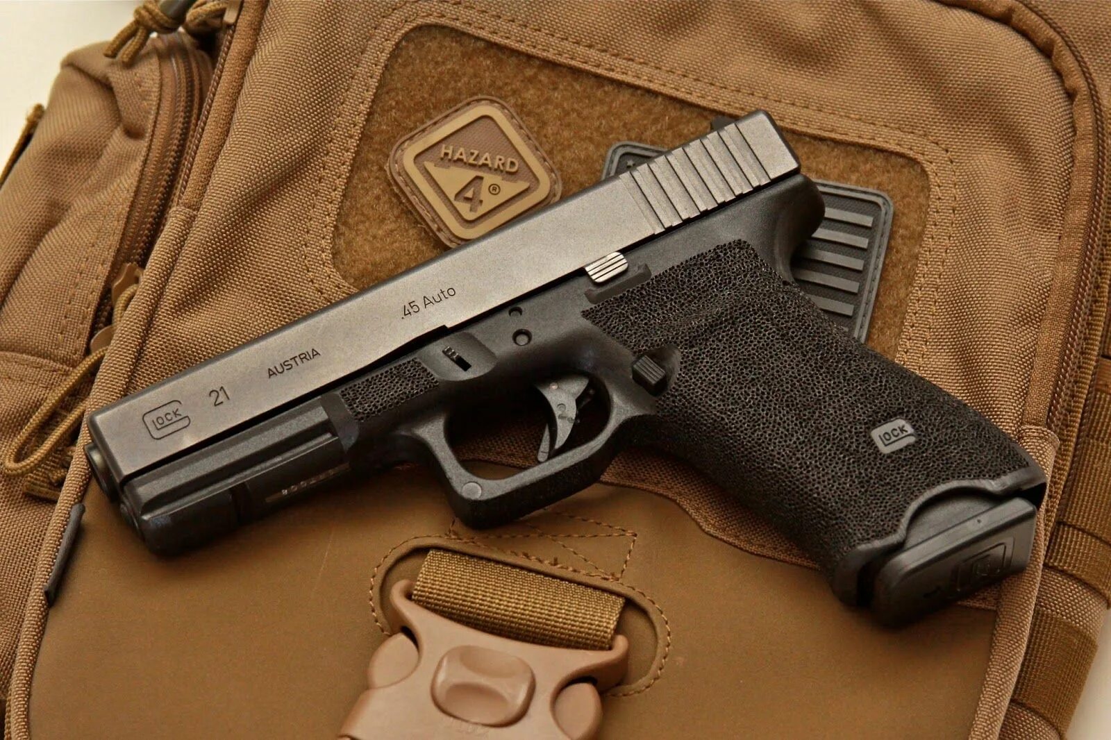 Glock. Пистолет глок 21. glock 21 45 acp. глок 21 калибр. пистолет глок 21 45 калибра.
