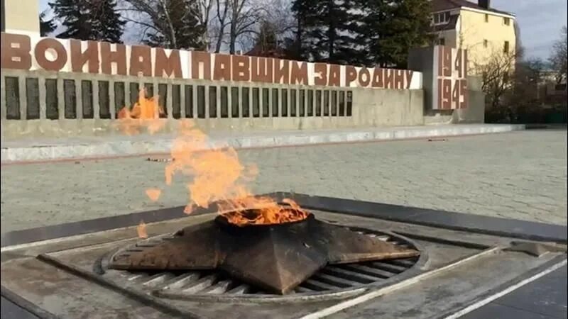 Вечный огонь Михайловск Ставропольский край. Михайловск мемориал вечной славы. Мемориальный комплекс огонь вечной славы Михайловск. Мемориальный комплекс огонь вечной Михайловск Ставропольский край. Памятники михайловска