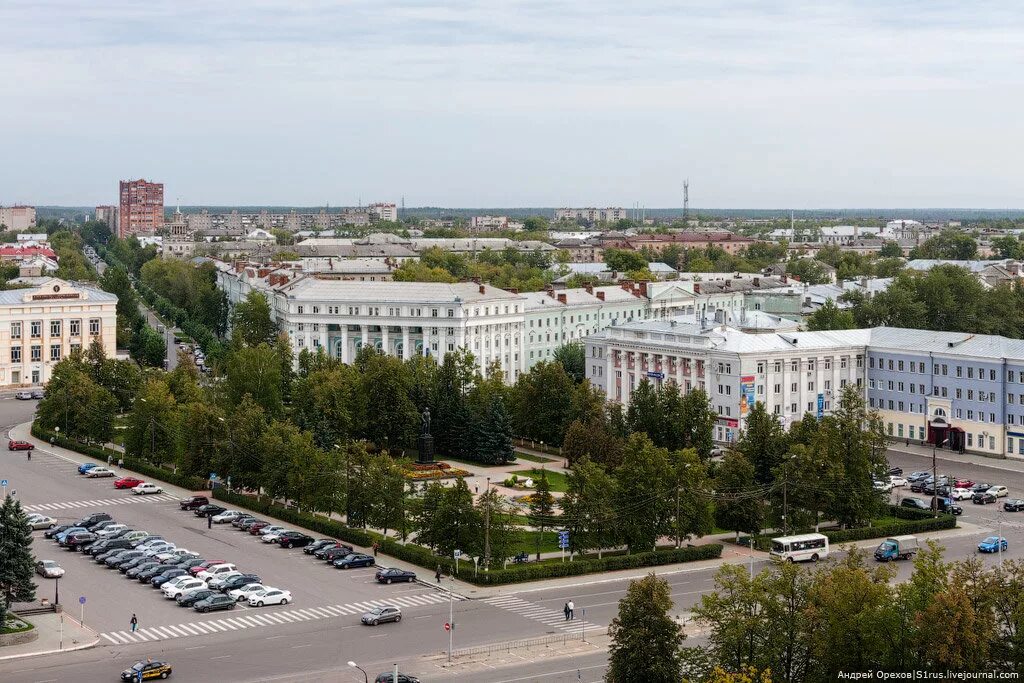 Г дзержинск продажа. Площадь Дзержинского Дзержинск. Площадь Дзержинского Дзержинск Нижегородская область. Город Дзержинск площадь Дзержинского. Сквер Дзержинского Дзержинск.