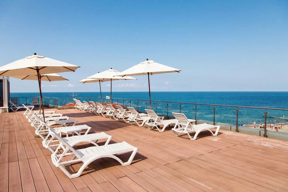 Пляж отеля бридж резорт сочи. Санаторий ostrova сочи. Рэдиссон парадайз сочи. Sochi beach hotel , санаторная , 73. Пляж прометей лазаревское.