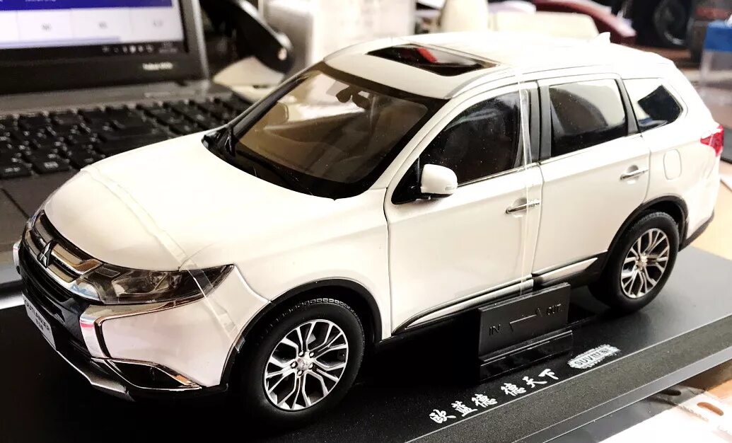 2019 1 18. Mitsubishi Outlander 1:18. Модель Mitsubishi Outlander 3. Митсубиши Аутлендер 3 1:18. Модель Mitsubishi Outlander 1.